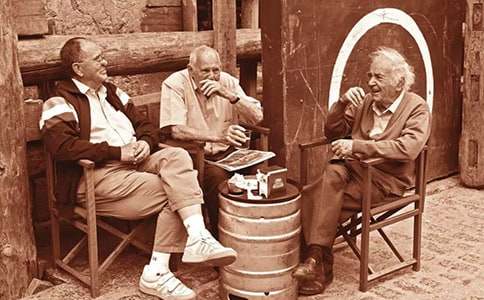 ����ף����