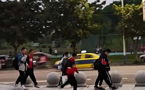 【精华】中学生自我介绍模板锦集三篇